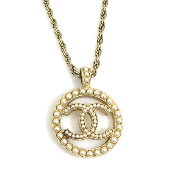 CHANEL White Pearl Necklace